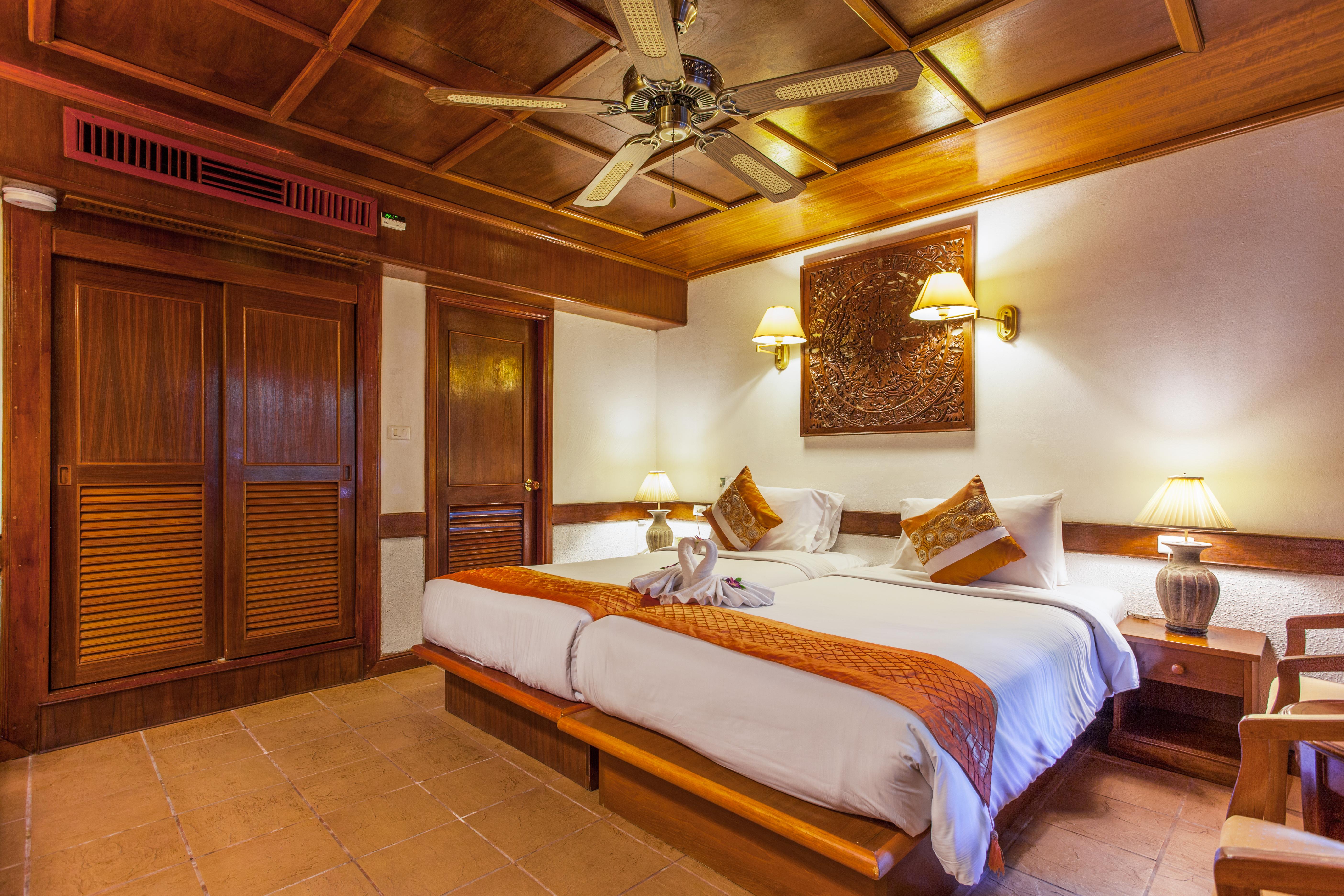 Tropica Bungalow Beach Hotel Patong Esterno foto