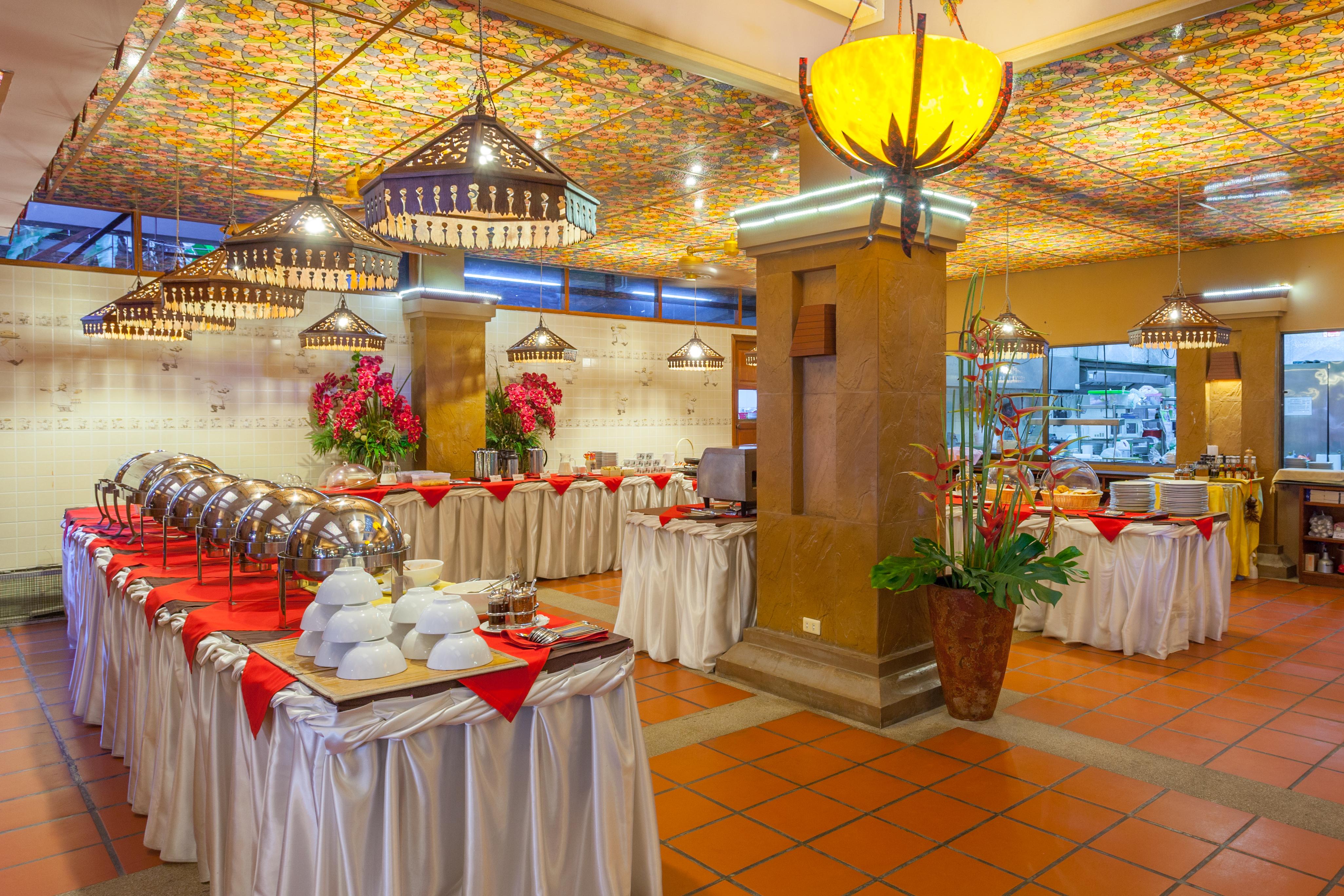 Tropica Bungalow Beach Hotel Patong Esterno foto