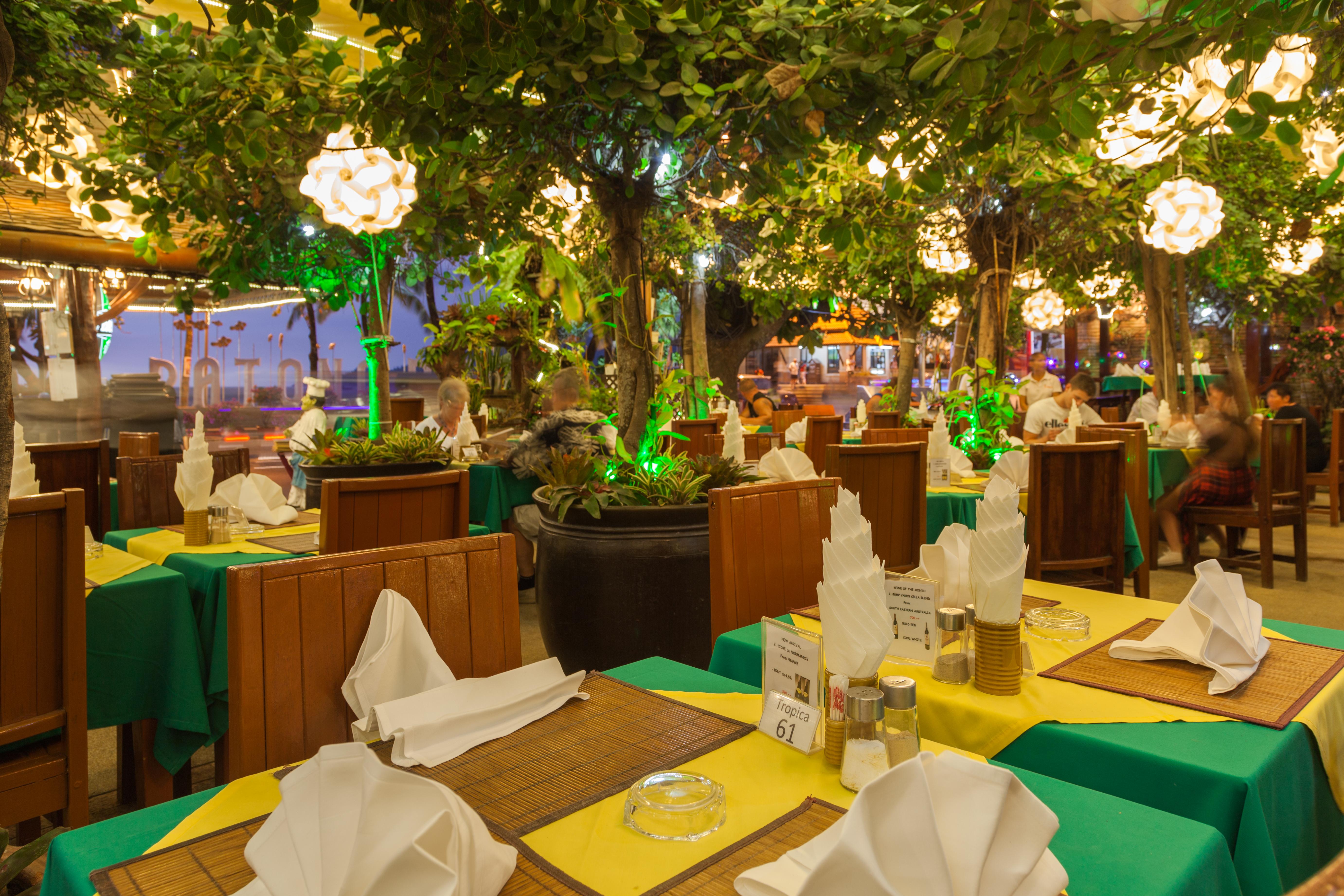 Tropica Bungalow Beach Hotel Patong Esterno foto