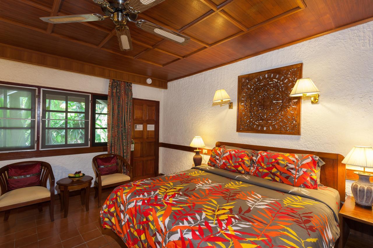 Tropica Bungalow Beach Hotel Patong Esterno foto
