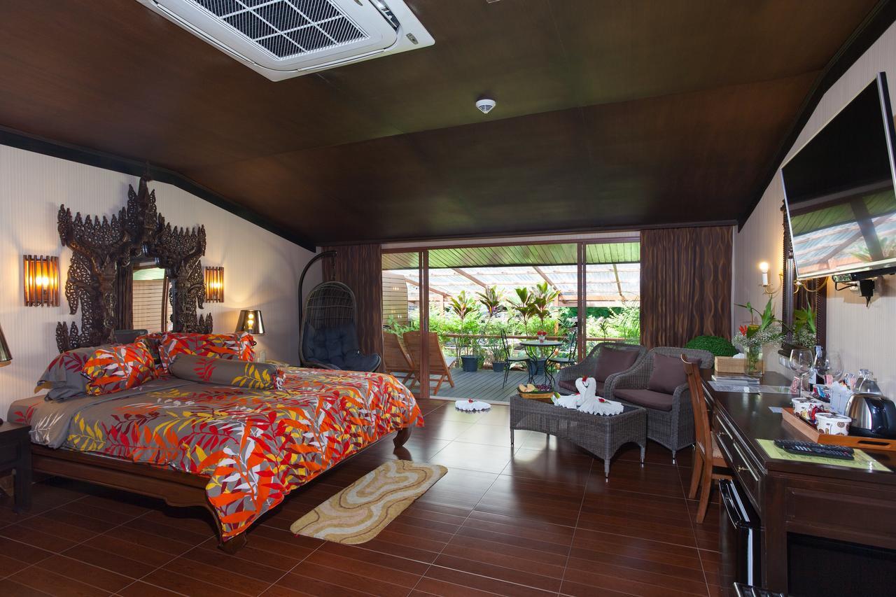 Tropica Bungalow Beach Hotel Patong Esterno foto